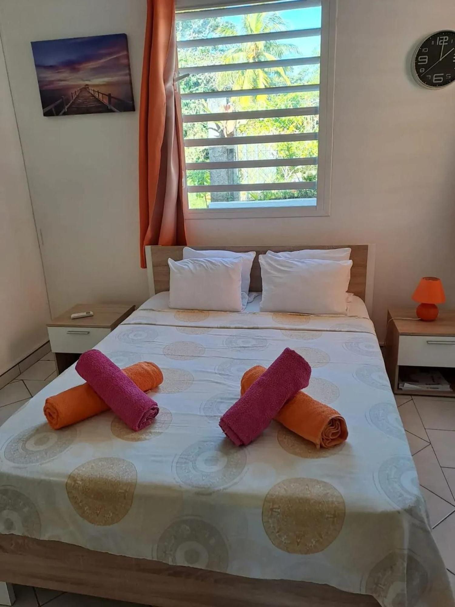Maison D'une Chambre Avec Piscine Partagee Terrasse Amenagee Et Wifi A Bourg *